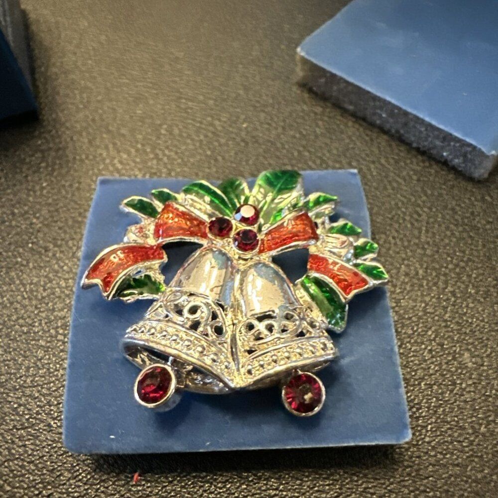 Avon Christmas Brooch Silver Tone Christmas Bells And Holly Leaves Vintage Pin